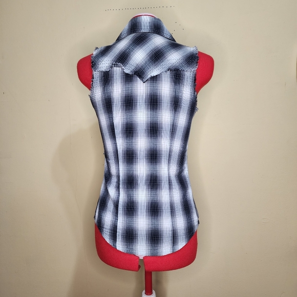 Guess Sleeveless Plaid Shirt - Picture 4 of 9